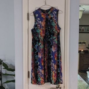 Pleated colorful patterned flower dress